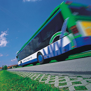 Bus auf Straße Foto: Bus auf Straße